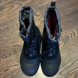 The North Face Kids Black fleece lined Rain & Snow Boots Kids US size 2
